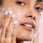 Biore Rose Quartz + Charcoal Daily Purifying Cleanser – 200ml - Image 2